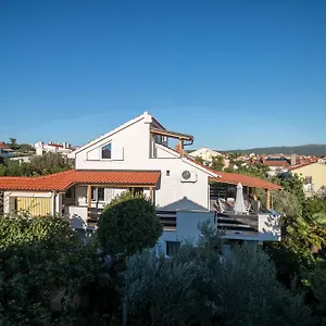  Apartment Surfer's Lodge, Nature Driven With Sauna Kroatien